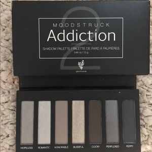 Younique EyeShadow Pallet 2